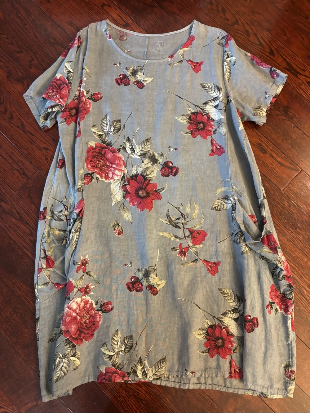 NWOT Linen (100%) Dress
Made and Bought in Italy 🇮🇹 
Size Women’s L/XL